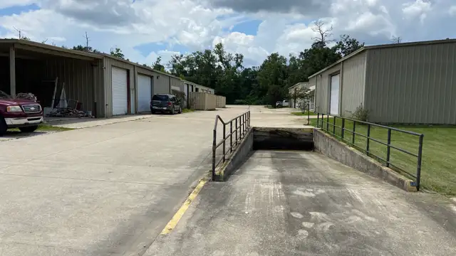 Wardline Road Warehouse Complex thumbnail 3
