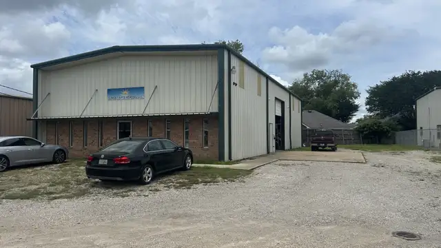 104 Bluffwood Dr thumbnail 3