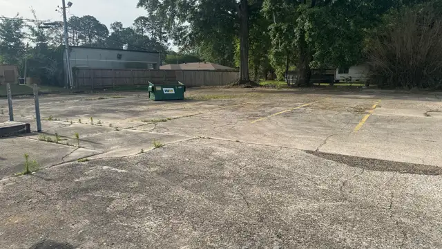9462 Florida Blvd thumbnail 3