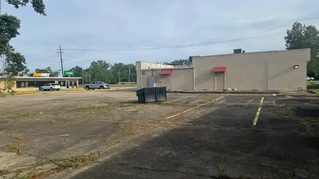 9462 Florida Blvd thumbnail 5