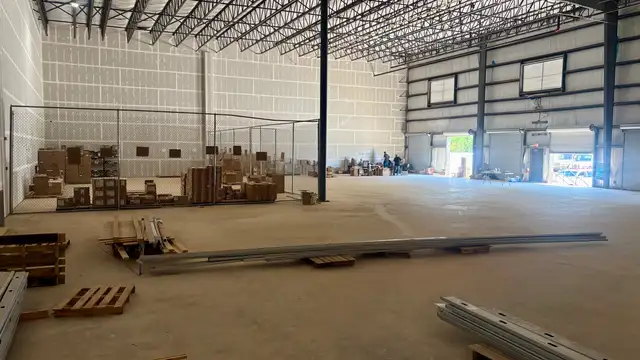 ±11,000 SF Dock High Distribution Warehouse thumbnail 5