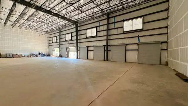 ±11,000 SF Dock High Distribution Warehouse thumbnail 4