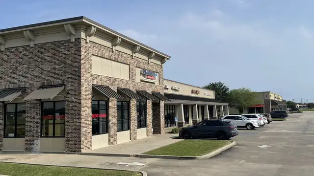 Retail/ Office Space Available thumbnail 3