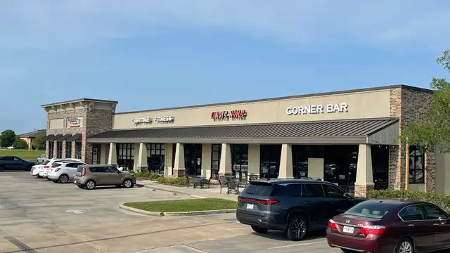 Retail/ Office Space Available thumbnail 4