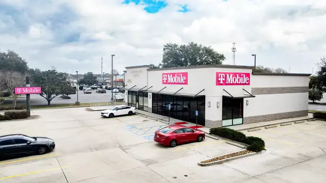 Former Starbucks on Johnston St for Lease thumbnail 4