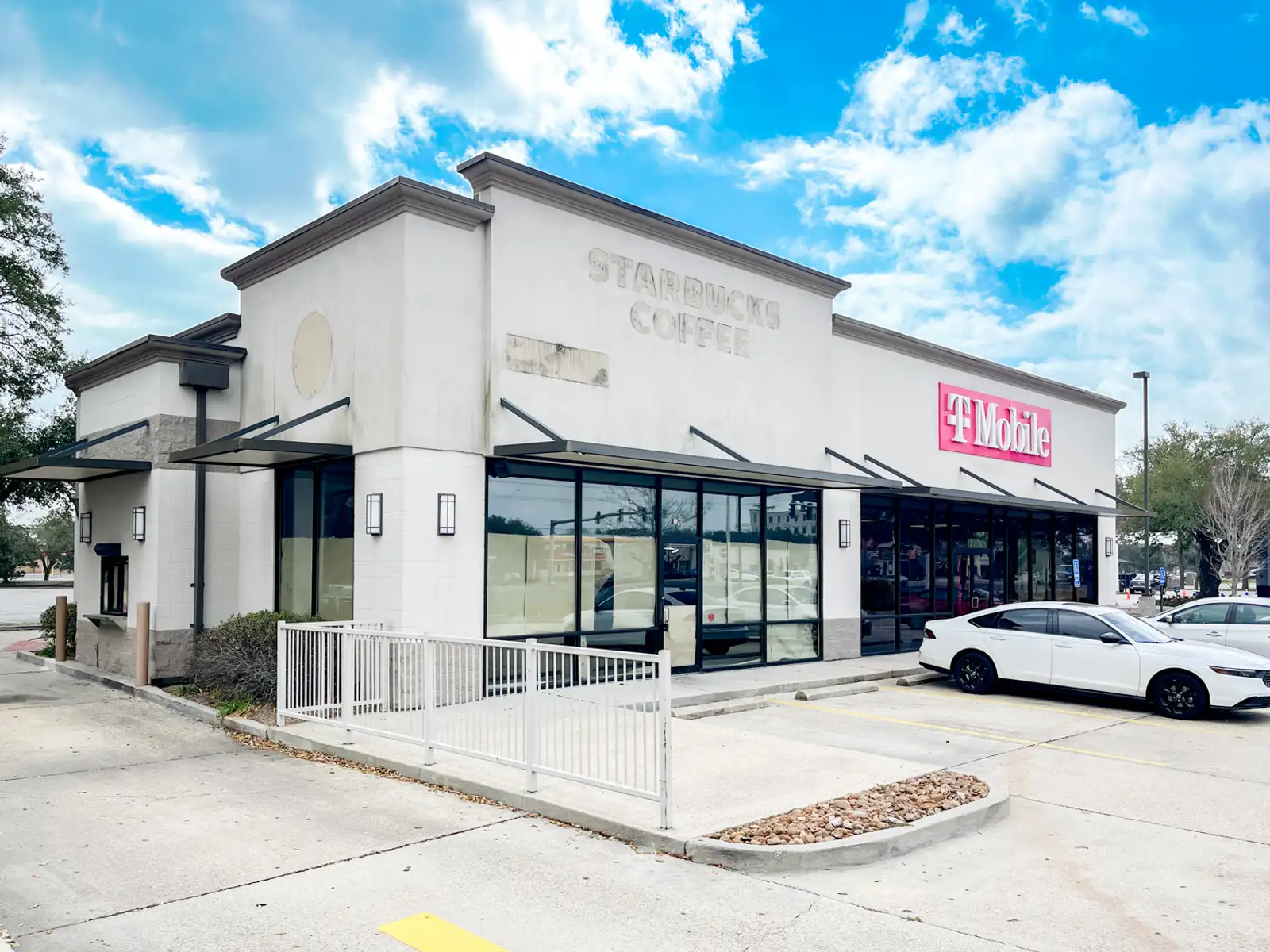 Former Starbucks on Johnston St for Lease