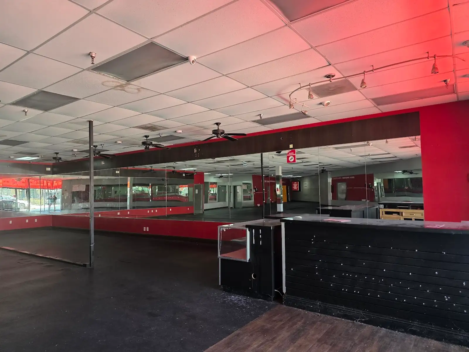 Suite 10 - Retail Space Available - Pontchartrain Place Shopping Center