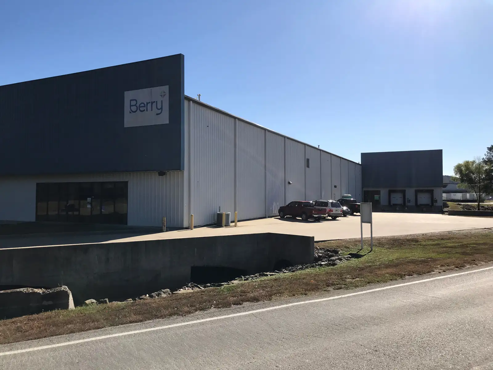 Industrial Warehouse For Lease