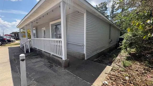 4311 Maplewood Dr thumbnail 2
