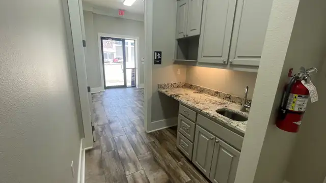 9163 Comar Dr - Suite D thumbnail 5