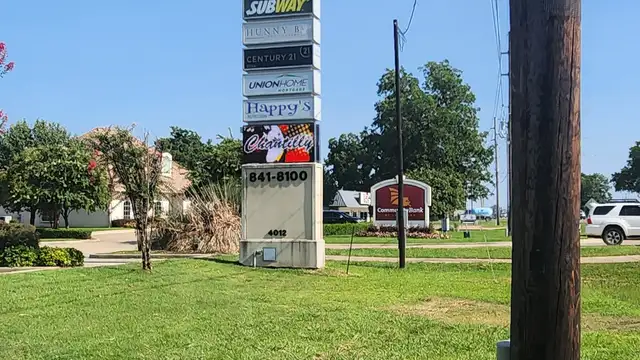 North Bossier Office & Retail Suites Available | Benton Rd thumbnail 2