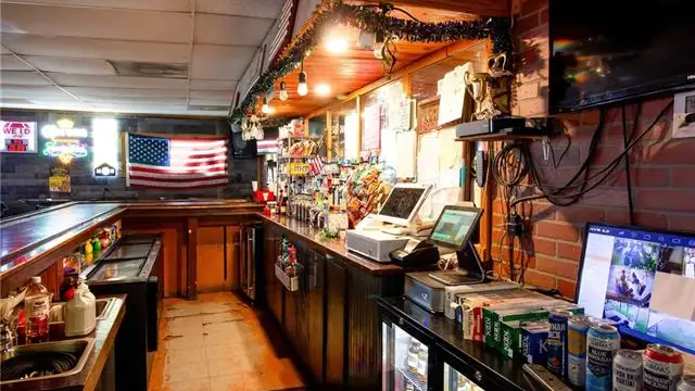 216 E Main St - Main St Tavern thumbnail 5