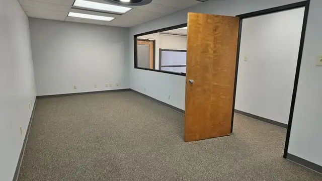 Suite 400 - The Best Full Service Office Rate in Metairie CBD thumbnail 3