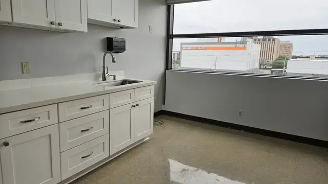 Suite 400 image