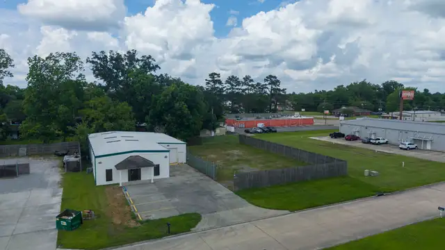 Climate Controlled Office/Warehouse with Yard thumbnail 2