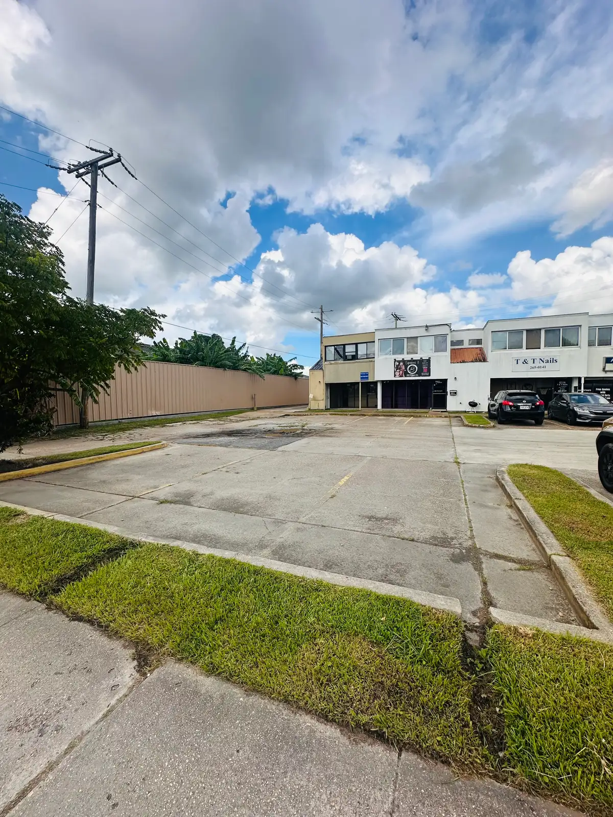 1003 Whitney Ave.
