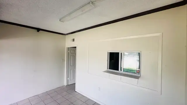 1003 Whitney Ave. thumbnail 4