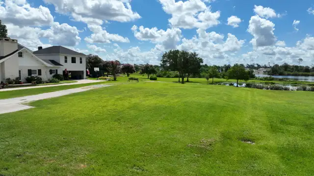2035 Charvais Dr thumbnail 4