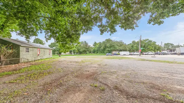 Versatile Office & Warehouse Property - 1129 E Vermilion St thumbnail 5