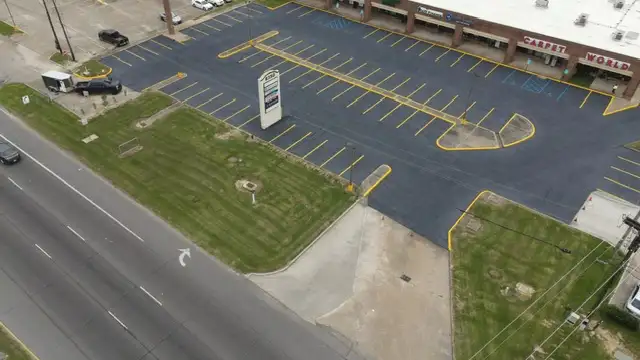 8350 Florida Blvd thumbnail 3