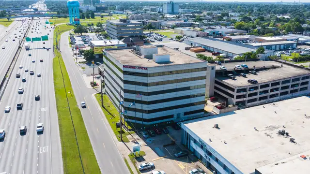 Metairie Centre thumbnail 2