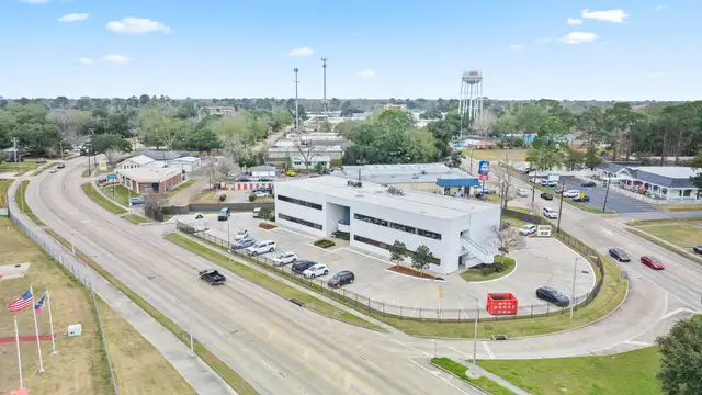 401 N College Rd thumbnail 3