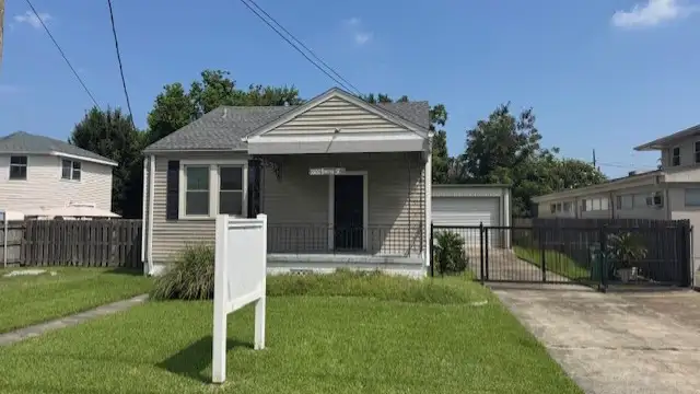 Old Metairie Office/Retail Building thumbnail 2