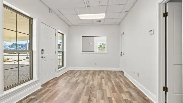 516 Verot School Rd Unit B thumbnail 2