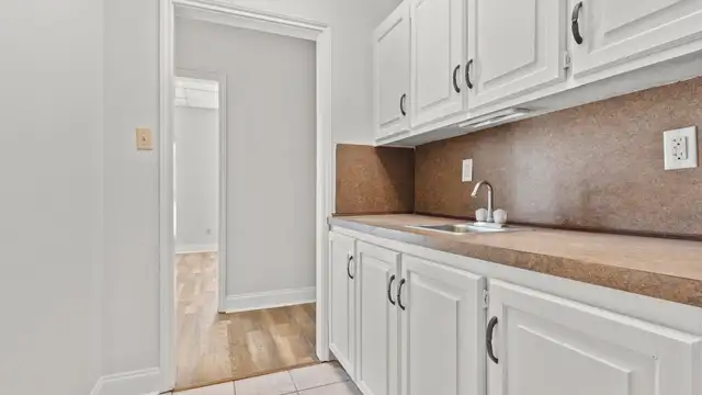 516 Verot School Rd Unit B thumbnail 4