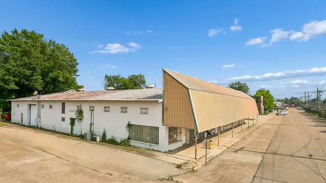 216 NE Central Ave thumbnail 2