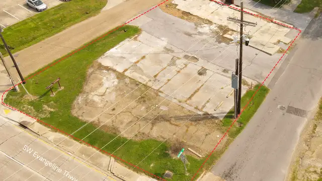 1115 SW Evangeline Thruway thumbnail 2