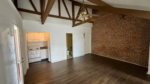 807 Bourbon St - 9 units thumbnail 5