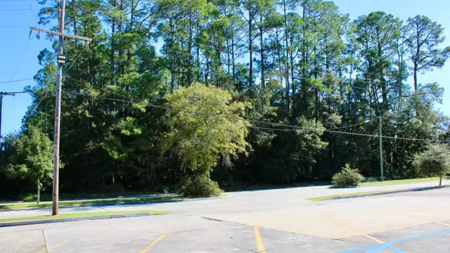 13740 Englewood Dr thumbnail 2