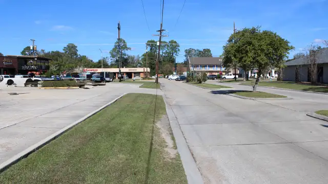 13740 Englewood Dr thumbnail 5