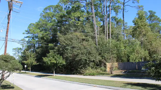 13740 Englewood Dr thumbnail 4