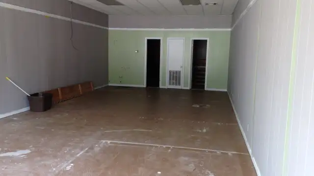 Retail Commercial for Lease thumbnail 3