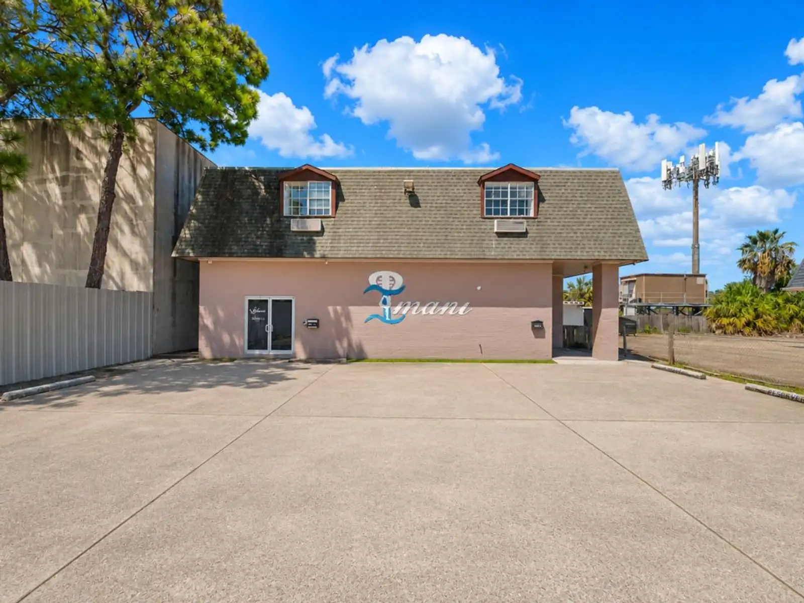 6930 Martin Dr | 6,517 SF 2-Unit Commercial | Owner Financing