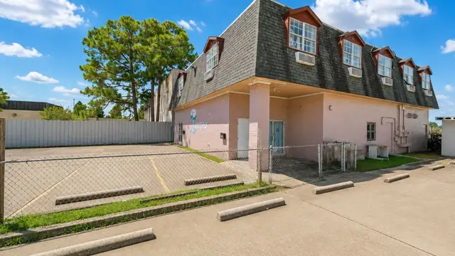 6930 Martin Dr | 6,517 SF 2-Unit Commercial | Owner Financing thumbnail 2