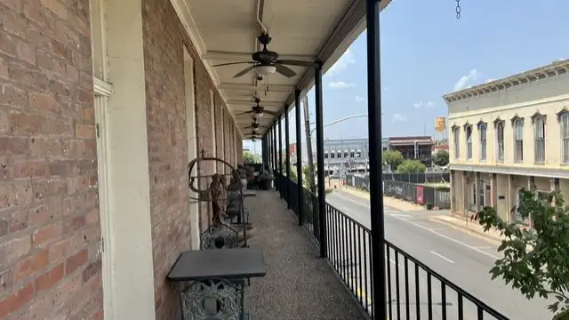 520 N Spring St thumbnail 3