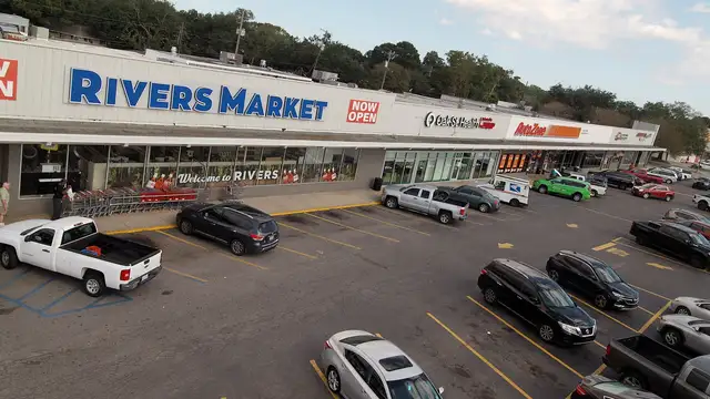 Airline Park Shopping Center thumbnail 4