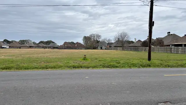 1015 Hugh Wallis Rd S thumbnail 2