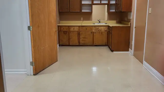 106 - Professional Office Space in Lake Charles thumbnail 3