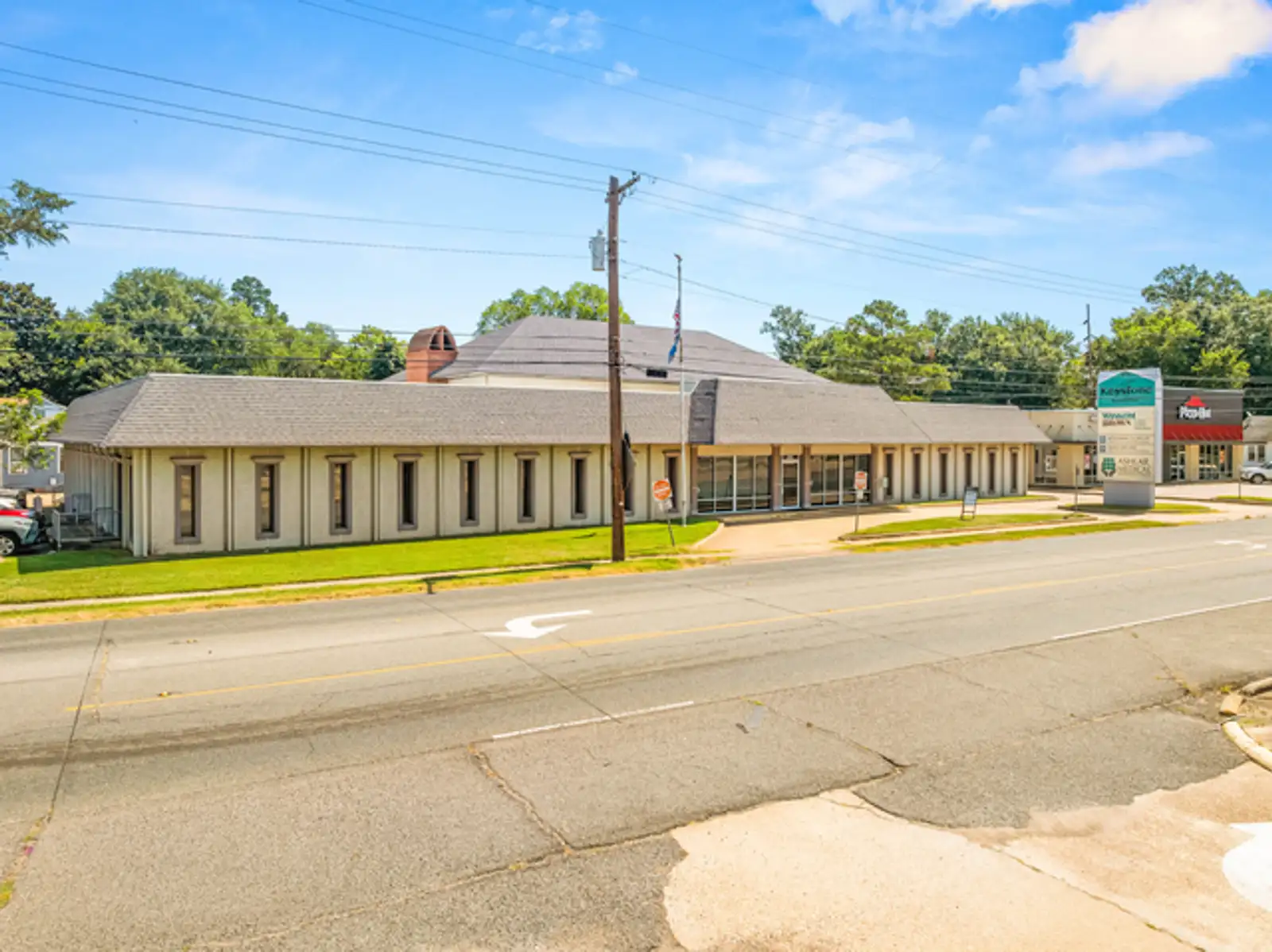 816 University Pkwy