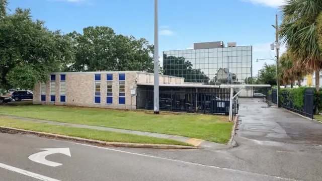 7252 Lakeshore Dr thumbnail 3