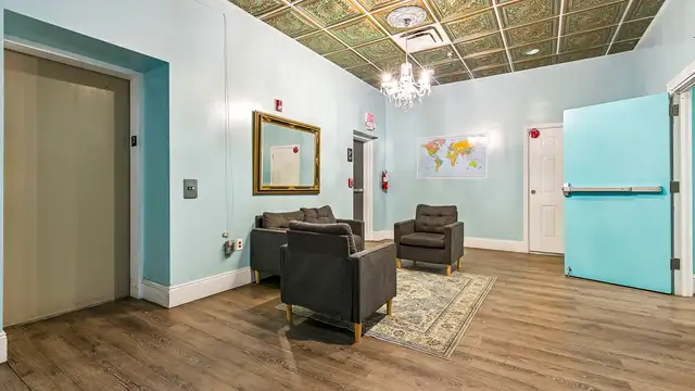 129 Burgundy St thumbnail 2