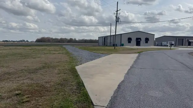 5000sf Bldg w/ Stabilized Fenced Yard thumbnail 2
