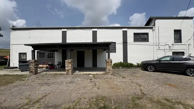 2131 Reverend Richard Wilson Dr thumbnail 4
