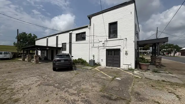2131 Reverend Richard Wilson Dr thumbnail 3