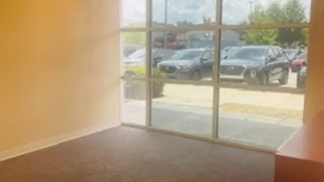 500 River Highland Blvd, 200 thumbnail 4