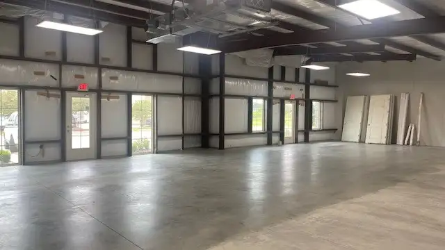 Retail-Showroom Suite 2-3 thumbnail 5